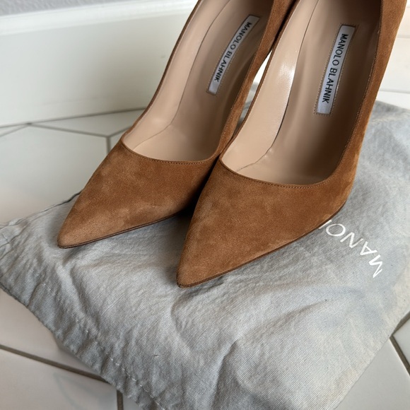 Manolo Blahnik's suede 'BB' pumps - Picture 7 of 9